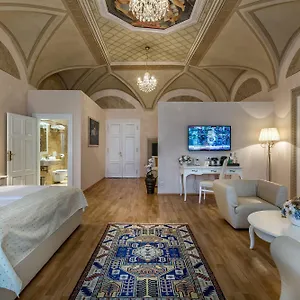4* Hotel Little King U Malvaze